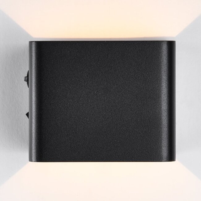 Rechargeable outdoor wall light with sensor - Pila