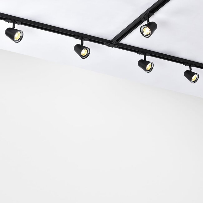 Modern 1.5 metre single-phase track lighting system with Sev spotlights - 3-step dimmable