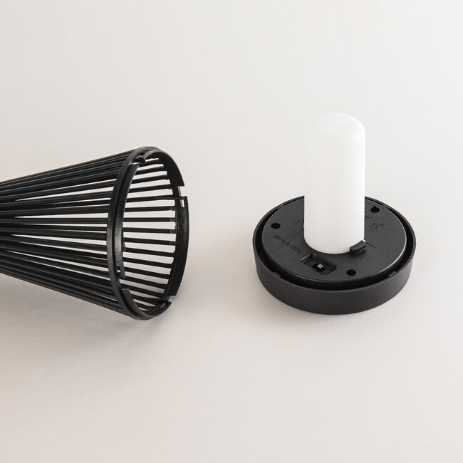 Helia Solar torch with flame effect