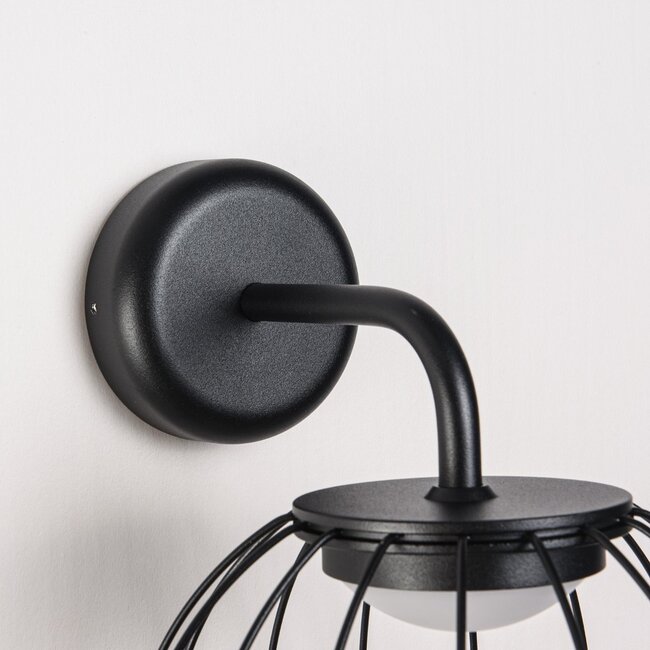 Eclipsa wall lamp design – black with warm white light