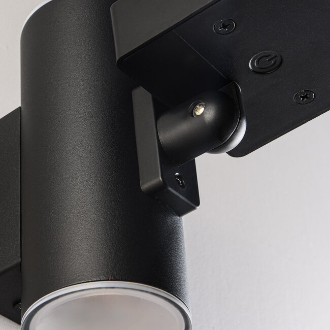 Solar wall light Atri – black with up- & downlight