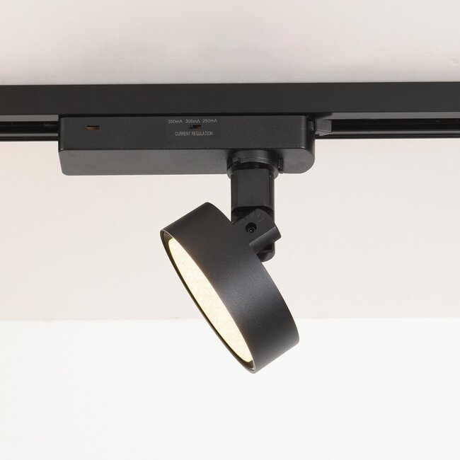 1-phase 3-metre Track lighting system with black Colle spotlights 3000K