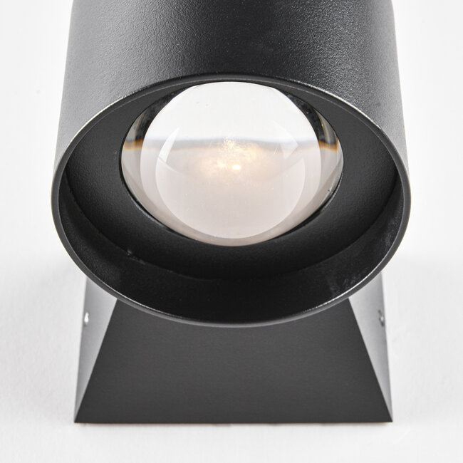 Bathroom wall lamp Ylva in black with up & downlight