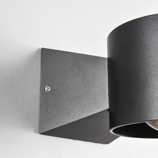 Bathroom wall lamp Ylva in black with up & downlight