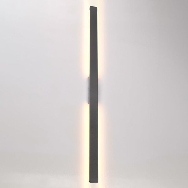 Modern bathroom lamp Tyge in black
