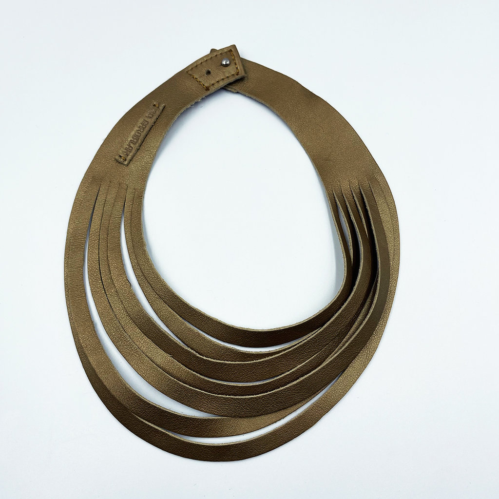 Halsketting leder. Just cut gold