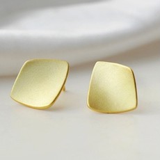 CiciDeJeweleryAMS Geometric Rhombus matt surface ear stud - gold