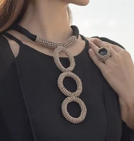 Hara Karamichali Daphni collier