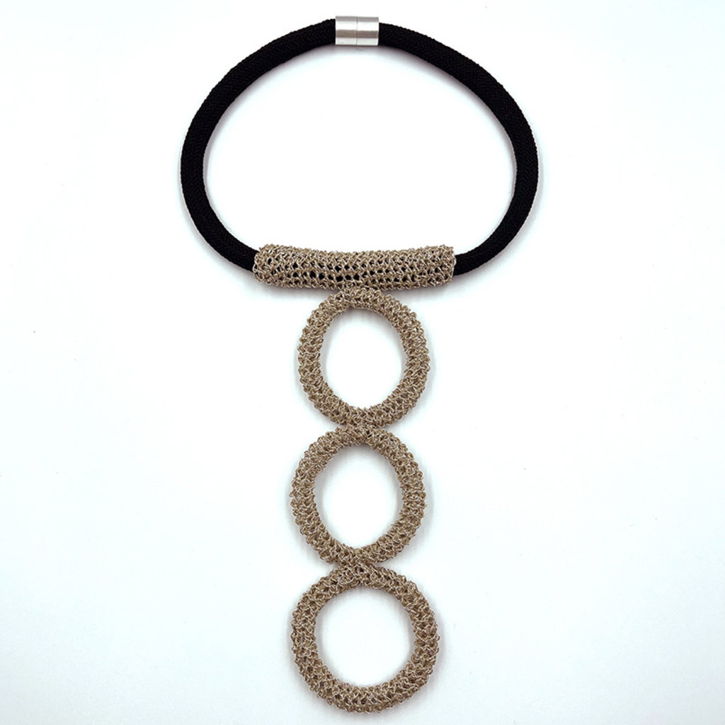 Hara Karamichali Daphni collier