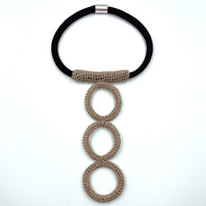 Hara Karamichali Daphni collier