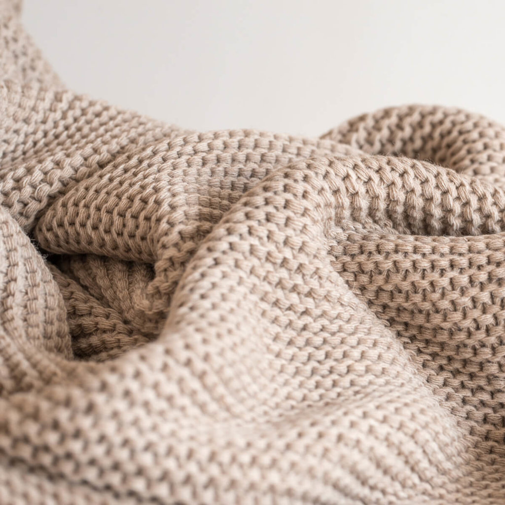 Mohya Warm feeling taupe blanket