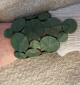 Marina 7pm Bracelet triangle leaf green
