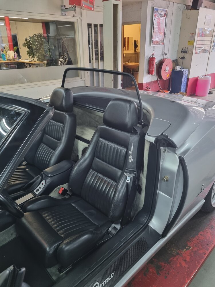 Alfa Romeo Windscherm Alfa Romeo Spider 916 beige Alfa Romeo Windscherm Alfa Romeo Spider 916 beige