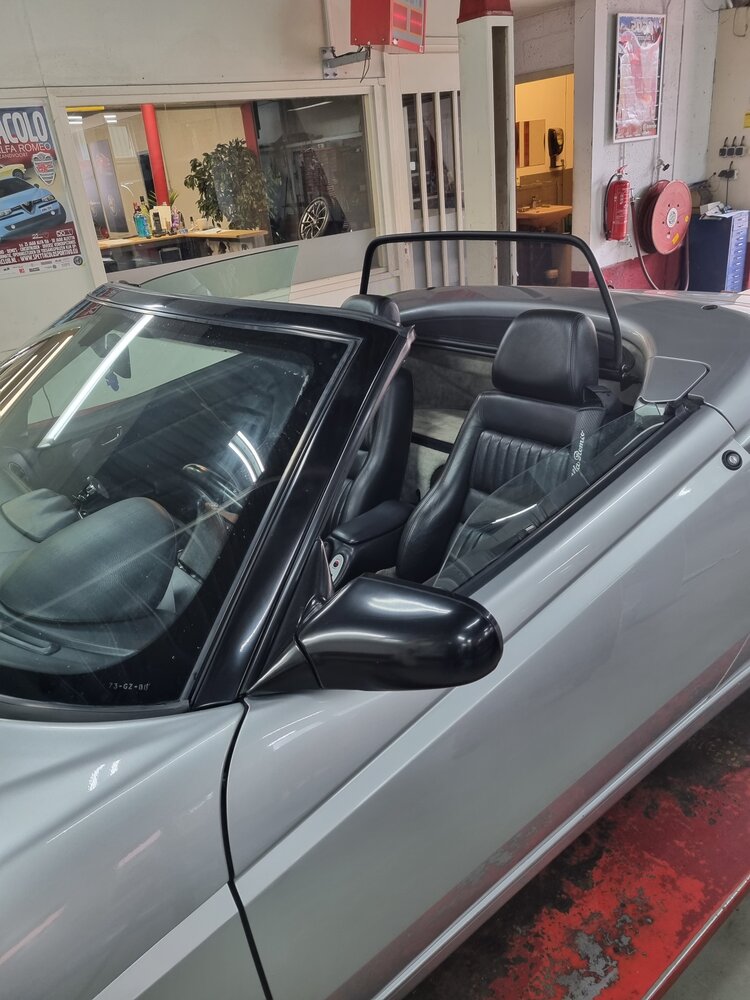 Alfa Romeo Windscherm Alfa Romeo Spider 916 beige Alfa Romeo Windscherm Alfa Romeo Spider 916 beige