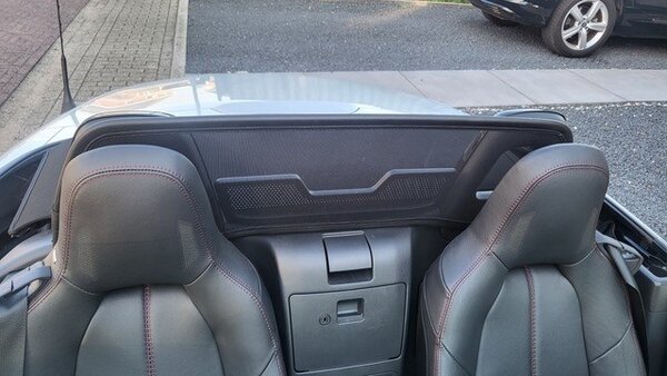 Mazda Windscherm Mazda MX5 ND rood Mazda Windscherm Mazda MX5 ND rood