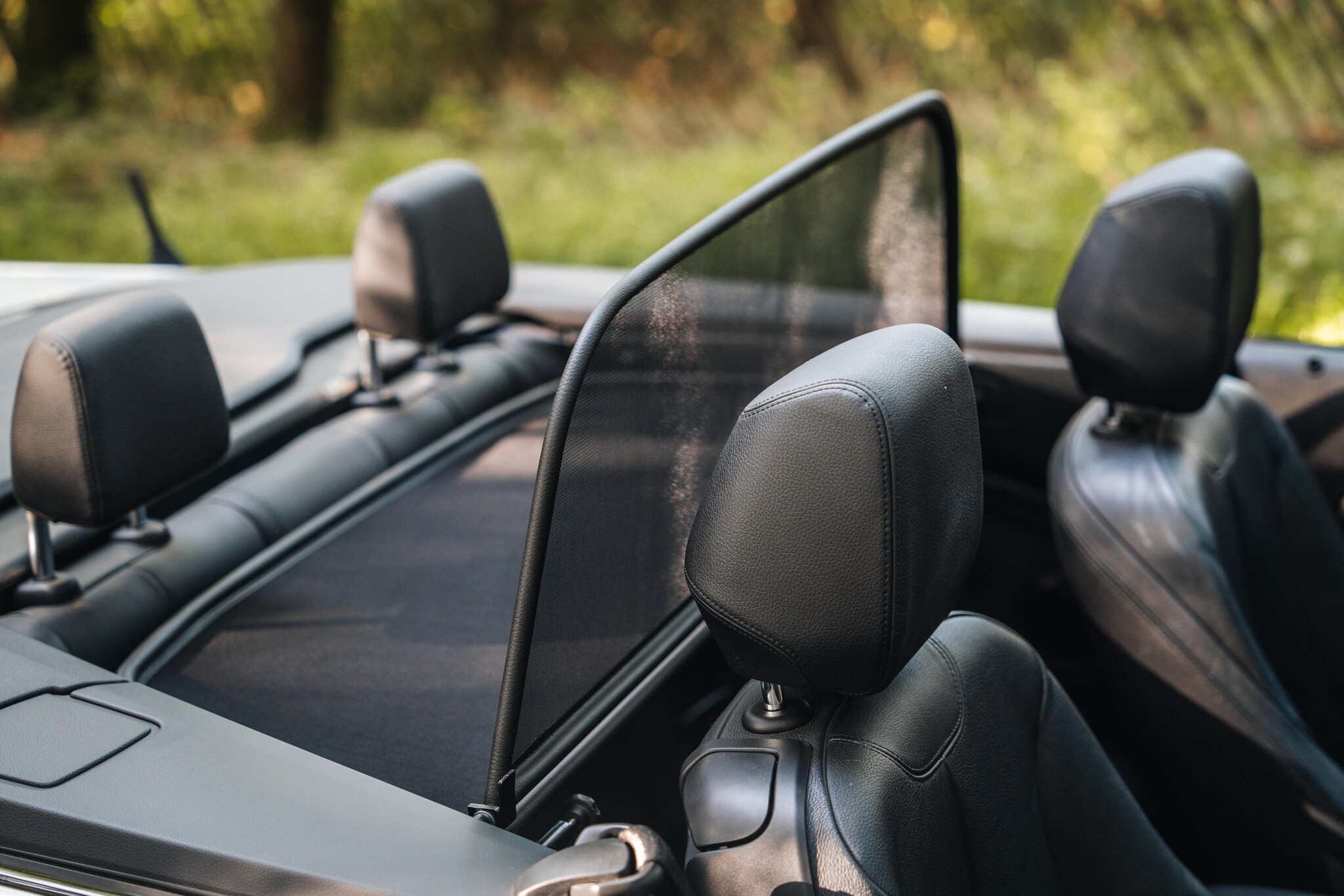 Hoe lang gaat een cabrio windscherm mee? Hoe lang gaat een cabrio windscherm mee?