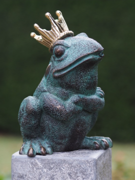 Bronze frog with crown