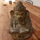 beeld Ganesha met boek