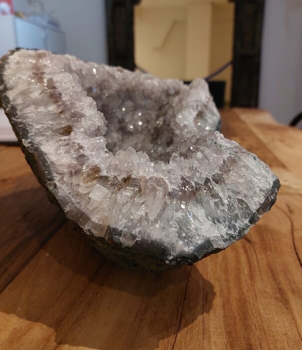 kristal Amethist roze geode 33x19x18 (7,2kg)