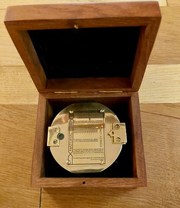 Kompas Brunton in een houten kist 7,5cm