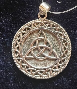 hanger peter stone Celtic Triquetra