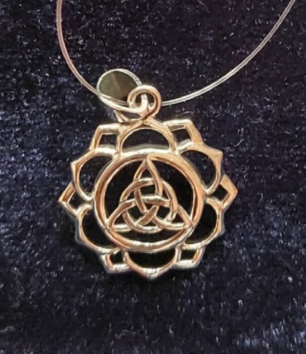 Peter Stone hanger peter stone Triquetra Chakra Silver