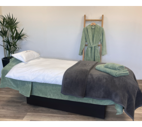 BC Softwear Surpremesoft XL treatment towel without head hole 150x220cms BC Softwear Surpremesoft XL treatment towel without head hole 150x220cms