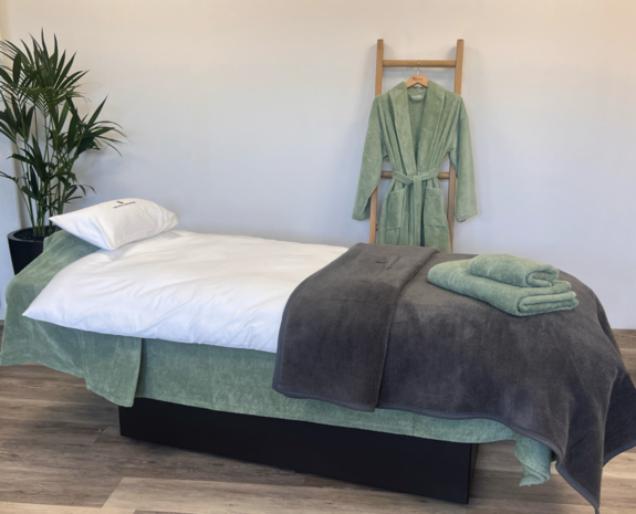 BC Softwear Surpremesoft XL treatment towel without head hole 150x220cms BC Softwear Surpremesoft XL treatment towel without head hole 150x220cms