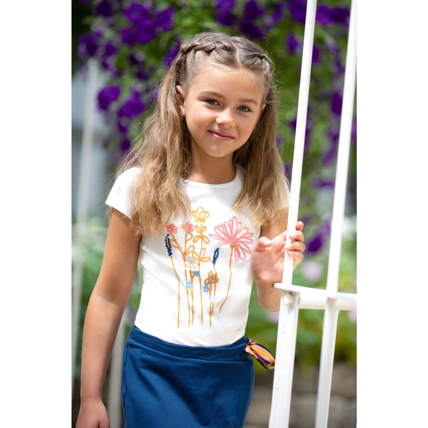 B-nosy Girls short sleeve t-shirt with flower embroidery on chest daisy white