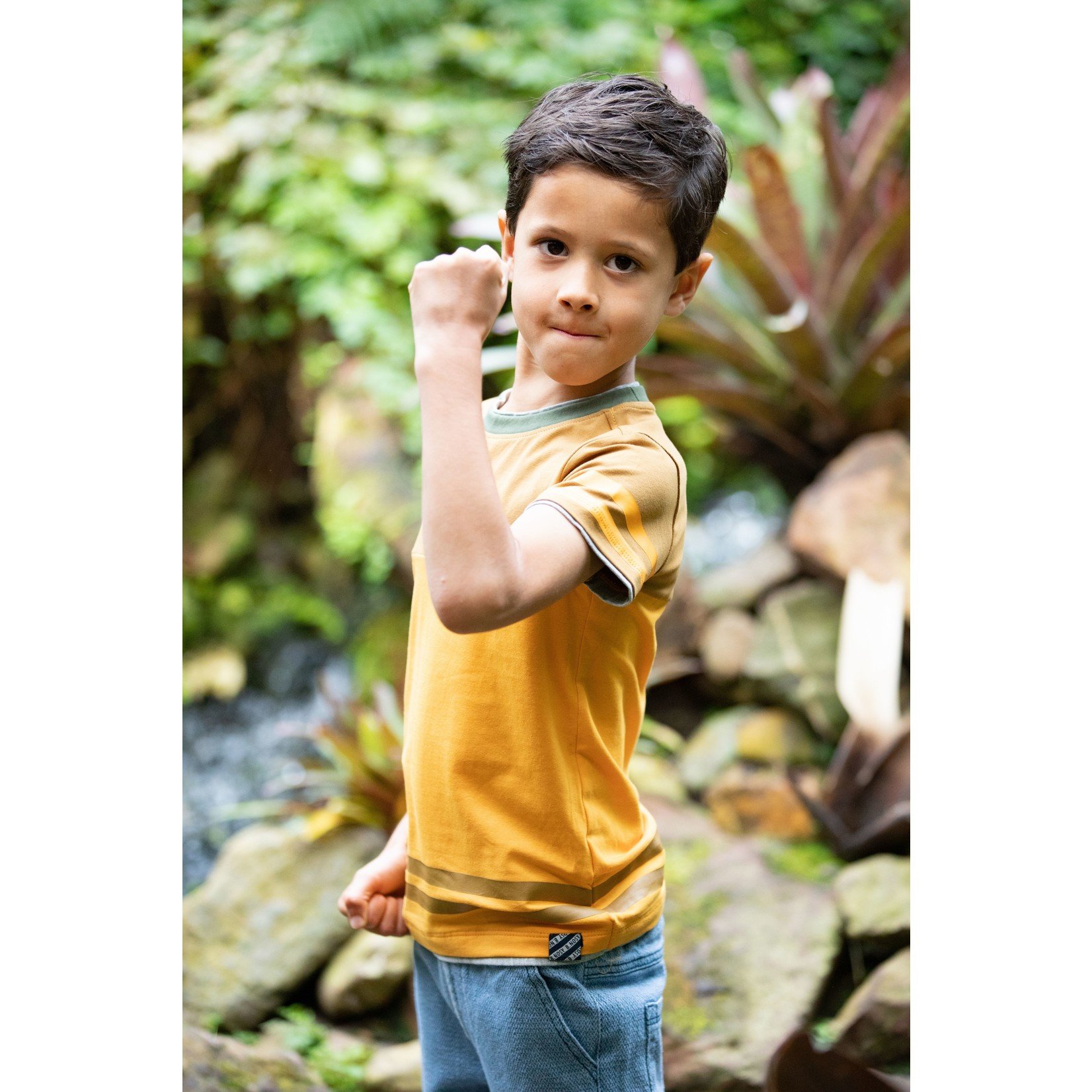 B-nosy Boys t-shirt with contrast body and stripes on sleeve fire