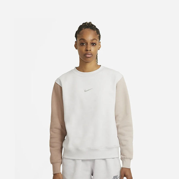 NIKE Swoosh sweater