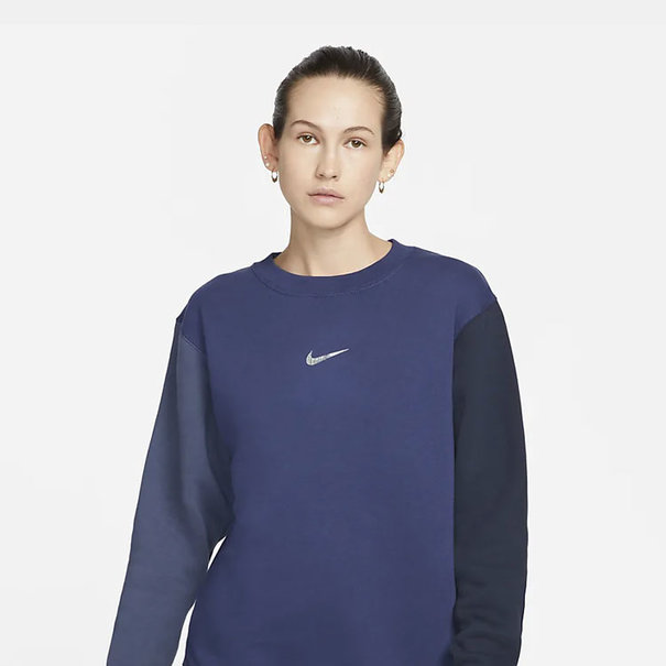 NIKE Swoosh sweater