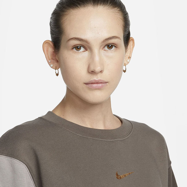 NIKE Swoosh sweater