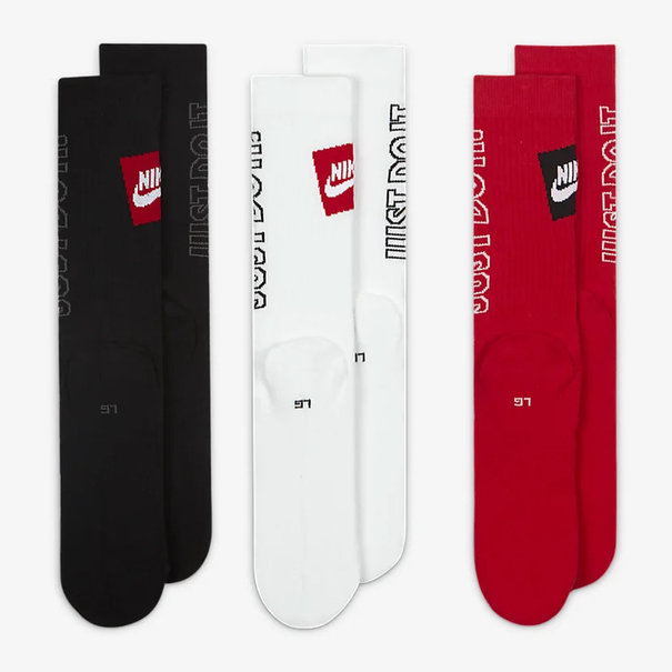 NIKE Everyday essential