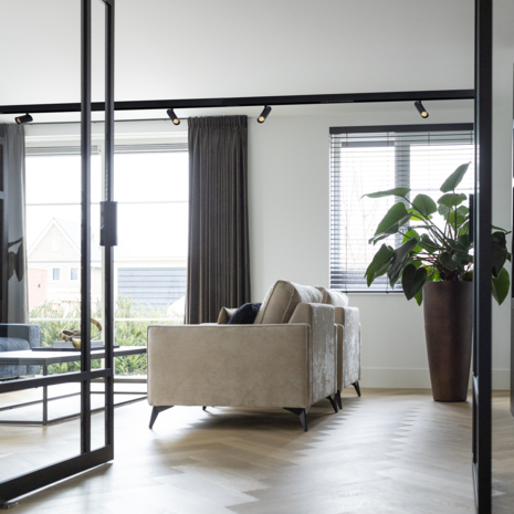 Qub Line Magnetic Track - 3 Metres - 3x Single Track Spot + 2x 12 Dots Track Spot - Black - Zigbee - Smart Lighting