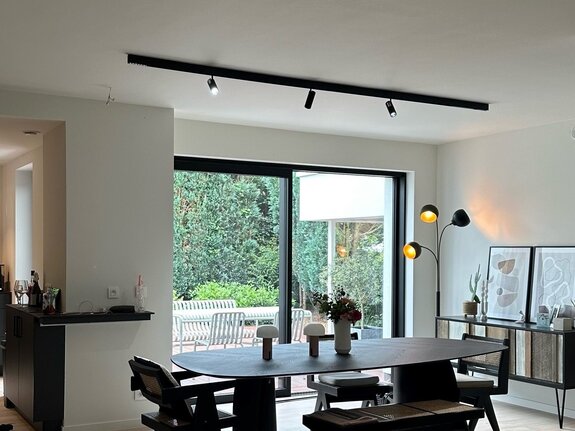 Qub Rail Magnétique Line - 3 Mètres - 3x Spot de Rail Simple + 2x Line Dots 6 - Noir - Zigbee - Éclairage Intelligent