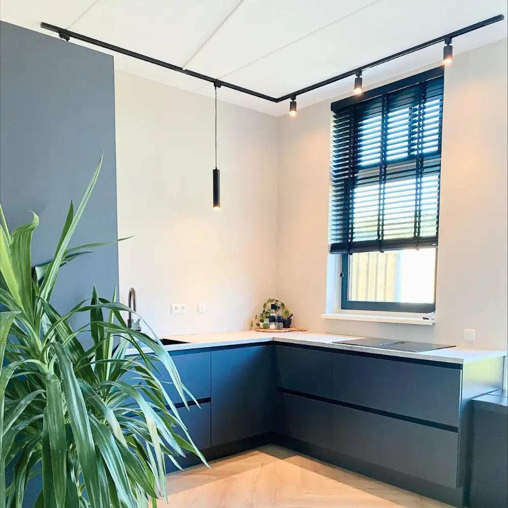 Qub Focus III 1-circuit track lighting - GU10 - 400cm - L-shape - 6 spots - Track system - Black Qub Focus III 1-circuit track lighting - GU10 - 400cm - L-shape - 6 spots - Track system - Black