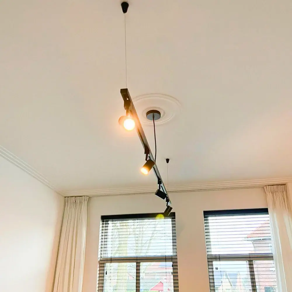 Qub Qub Pendelset für 1-Phasen Schienensystem – Weiß – 2 m Drahtseil – Höhenverstellbare Deckenabhängung – Zubehör für Stromschiene – Modernes Design für Schienenbeleuchtung Qub Qub Pendelset für 1-Phasen Schienensystem – Weiß – 2 m Drahtseil – Höhenverstellbare Deckenabhängung – Zubehör für Stromschiene – Modernes Design für Schienenbeleuchtung