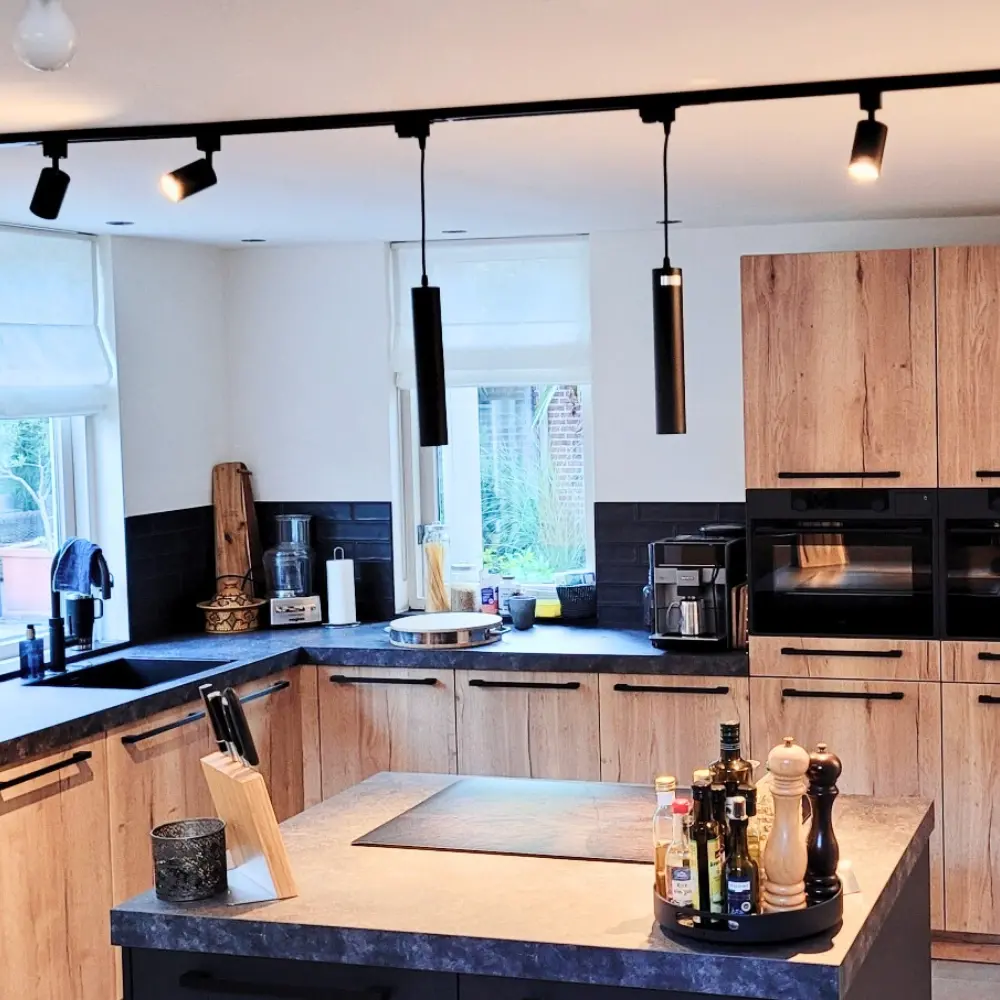 Qub Focus III Track Lighting 6 Spots and 2 Pendant Lights Black - 400cm - I-Shape