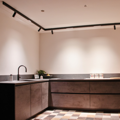 Qub Line Magnetic Track - 3 Metres - 3x Single Track Spot + 2x 12 Dots Track Spot - Black - Zigbee - Smart Lighting