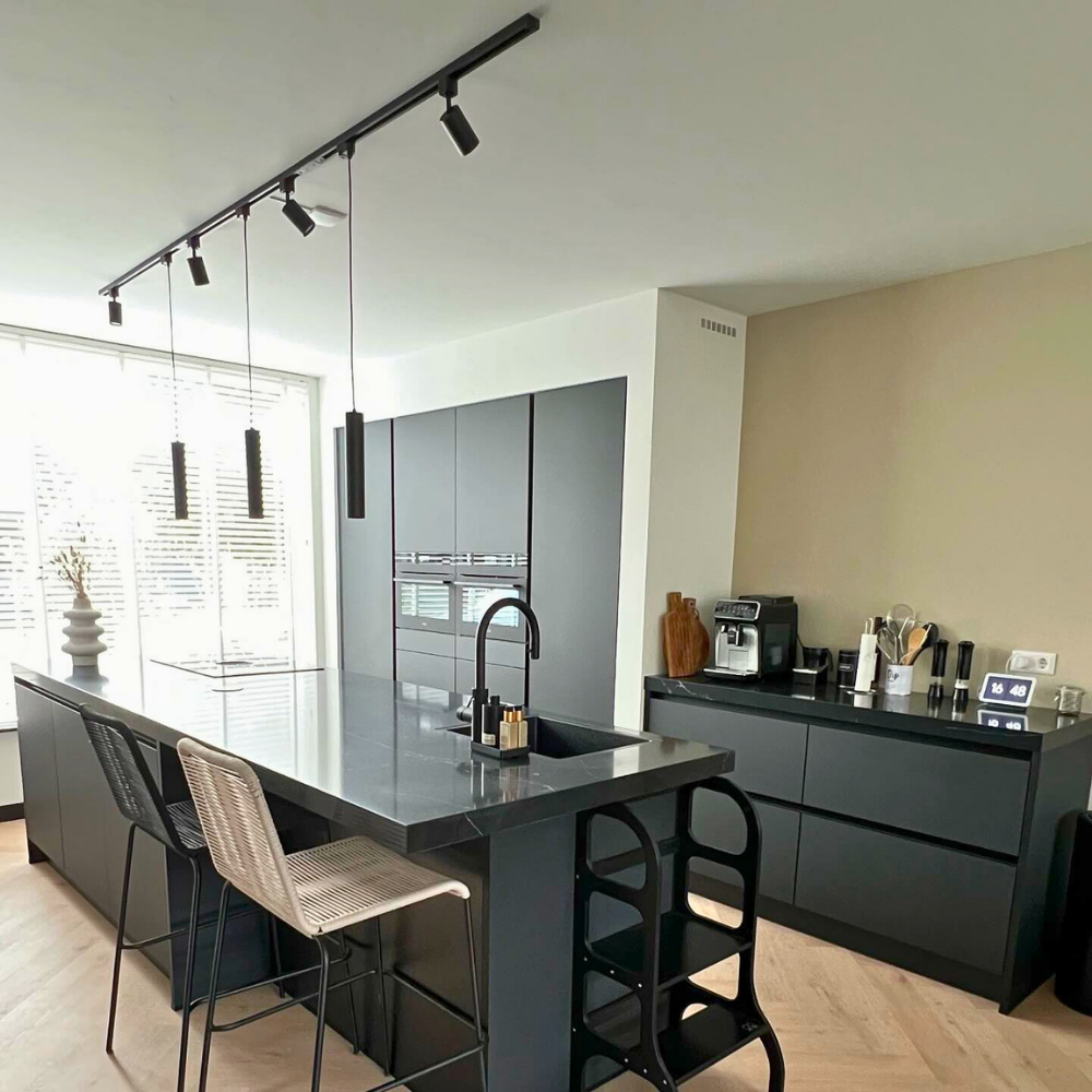 Qub Focus III Track Lighting 4 Spots and 3 Pendant Lights Black - 400cm - I-Shape