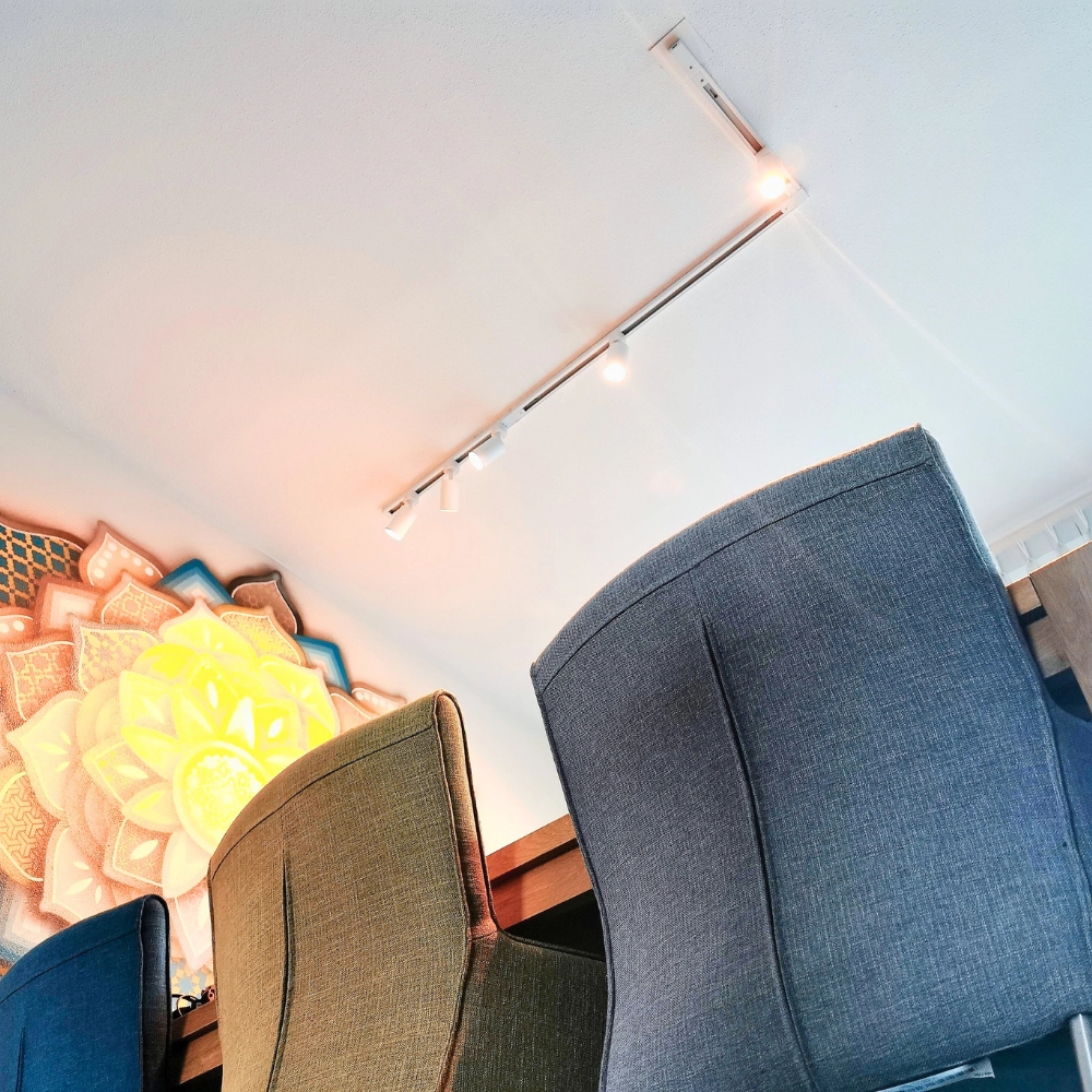 1-Circuit Track Lighting - Surface Mounted - 2 Meters - White 1-Circuit Track Lighting - Surface Mounted - 2 Meters - White