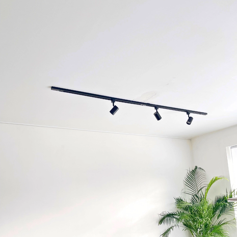 Qub Focus III - 1-Circuit Track Lighting - GU10 - 200cm - I-shape - 3 Spots - Track System - Black Qub Focus III - 1-Circuit Track Lighting - GU10 - 200cm - I-shape - 3 Spots - Track System - Black