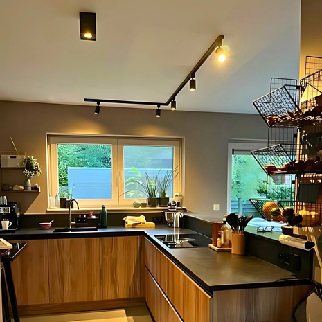 Qub Focus III - 1-circuit track lighting - GU10 - 300cm - L-shape - 5 spots - Track system- Black Qub Focus III - 1-circuit track lighting - GU10 - 300cm - L-shape - 5 spots - Track system- Black