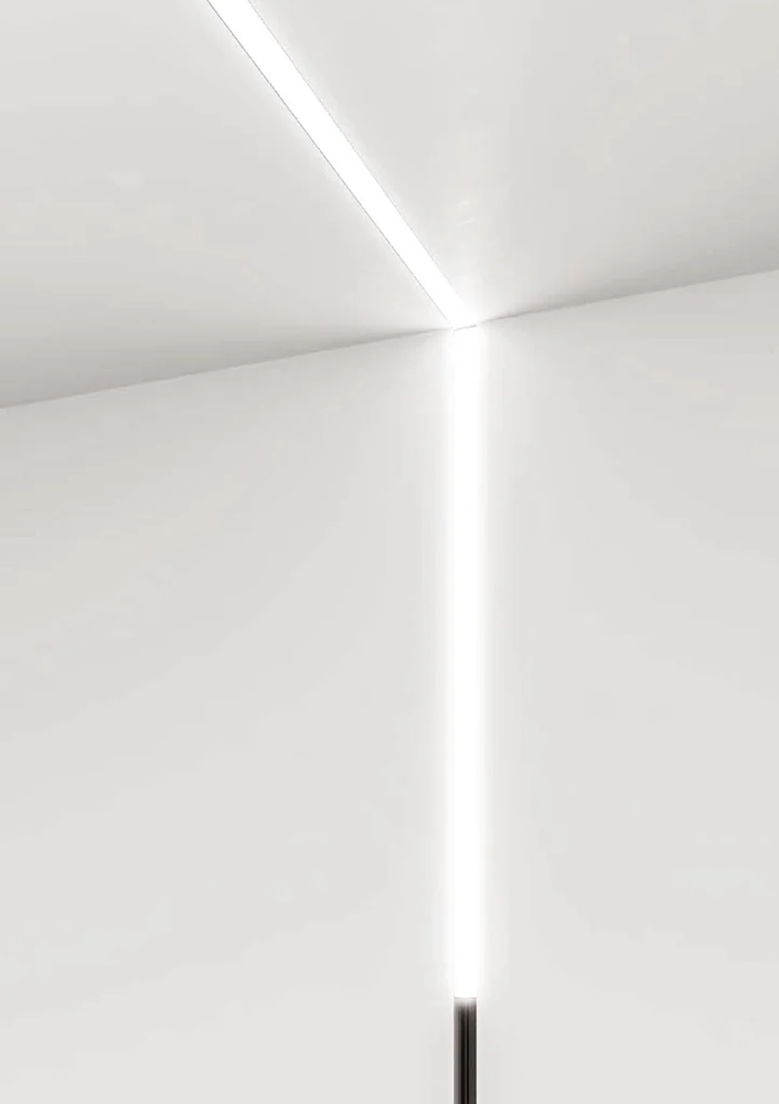 Qub Line Magnet-Schiene Innenwinkel – Decke-zu-Wand – Aufputzmontage – Schwarz – 48V Magnetschiene – Modular & Erweiterbar Qub Line Magnet-Schiene Innenwinkel – Decke-zu-Wand – Aufputzmontage – Schwarz – 48V Magnetschiene – Modular & Erweiterbar