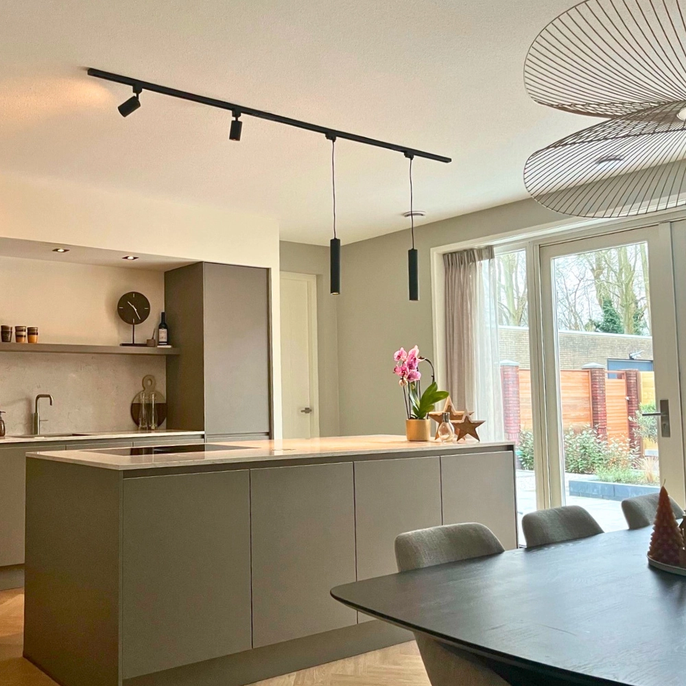 Qub Qub Focus III Monophasé Luminaire Plafonnier Kit Complet – 200cm - Set 3 Spot & 2 Suspension Luminaire - 2x 1m Barre de Spot Plafond –  I-Form - GU10 & LED Compatible Plafonnier intérieur Noir Moderne