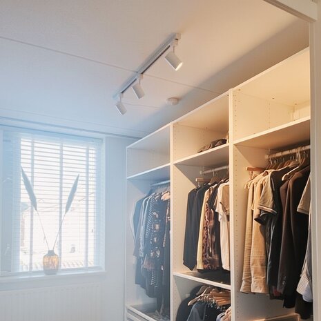 Qub Qub Focus III 1-Phasen Led Schienensystem - 100cm - 3x GU10 Spots - 1x 1m Schienen - I-Form - Deckenstrahler Weiß - Erweiterbar & flexibel - LED-kompatibel - Modernes Design Spot lampe