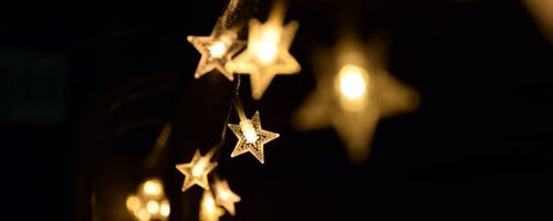 Railbeleuchtung als Weihnachtsbeleuchtung: Eine Moderne und Stilsichere Wahl