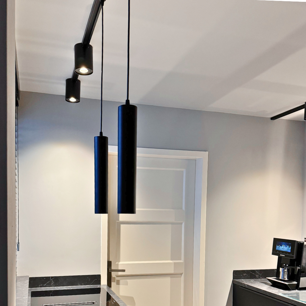 Qub Viror Orbit - 1‑Phasen LED Schienenspot - GU10 - Schwarz - Ø9,6cm - Kompakt & Modern - Verstellbarer Spot - Kompatibel mit Smart & LED - Für Wohnräume - Deckenstrahler Schwarz