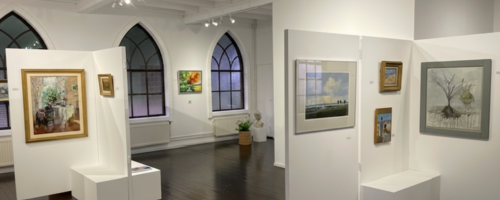 Verlichting die kunst tot leven brengt: Qub in Kunstruimte De Smederij